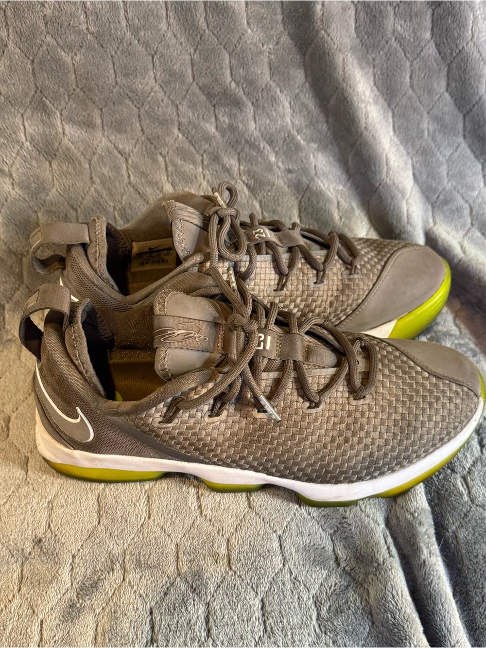Nike LeBron 14 Low basketball shoes, men’s size 10